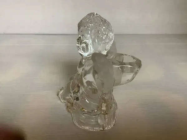 Illustration numéro 2 du produit Trio de bougeoirs anges verre moulé dépoli