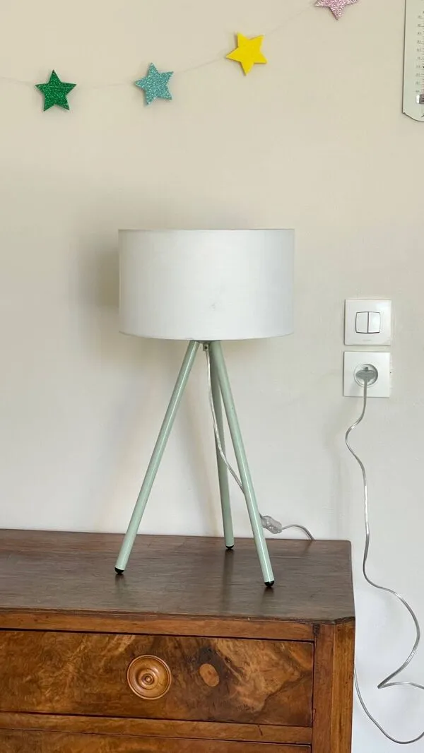 Illustration numéro 2 du produit Lampe tripode metal vert années 90