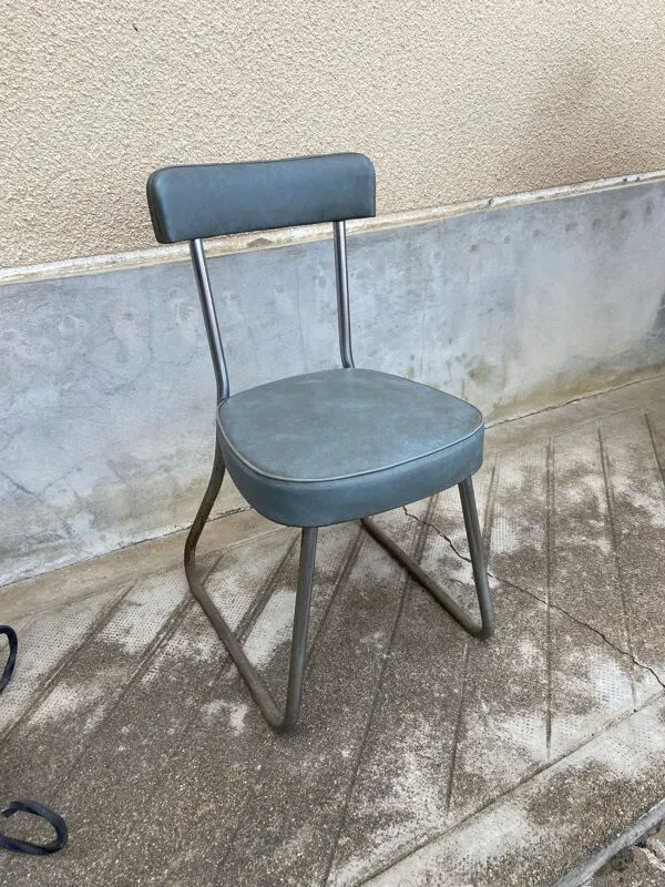 Illustration numéro 2 du produit Chaise de bureau industrielle bleu-gris