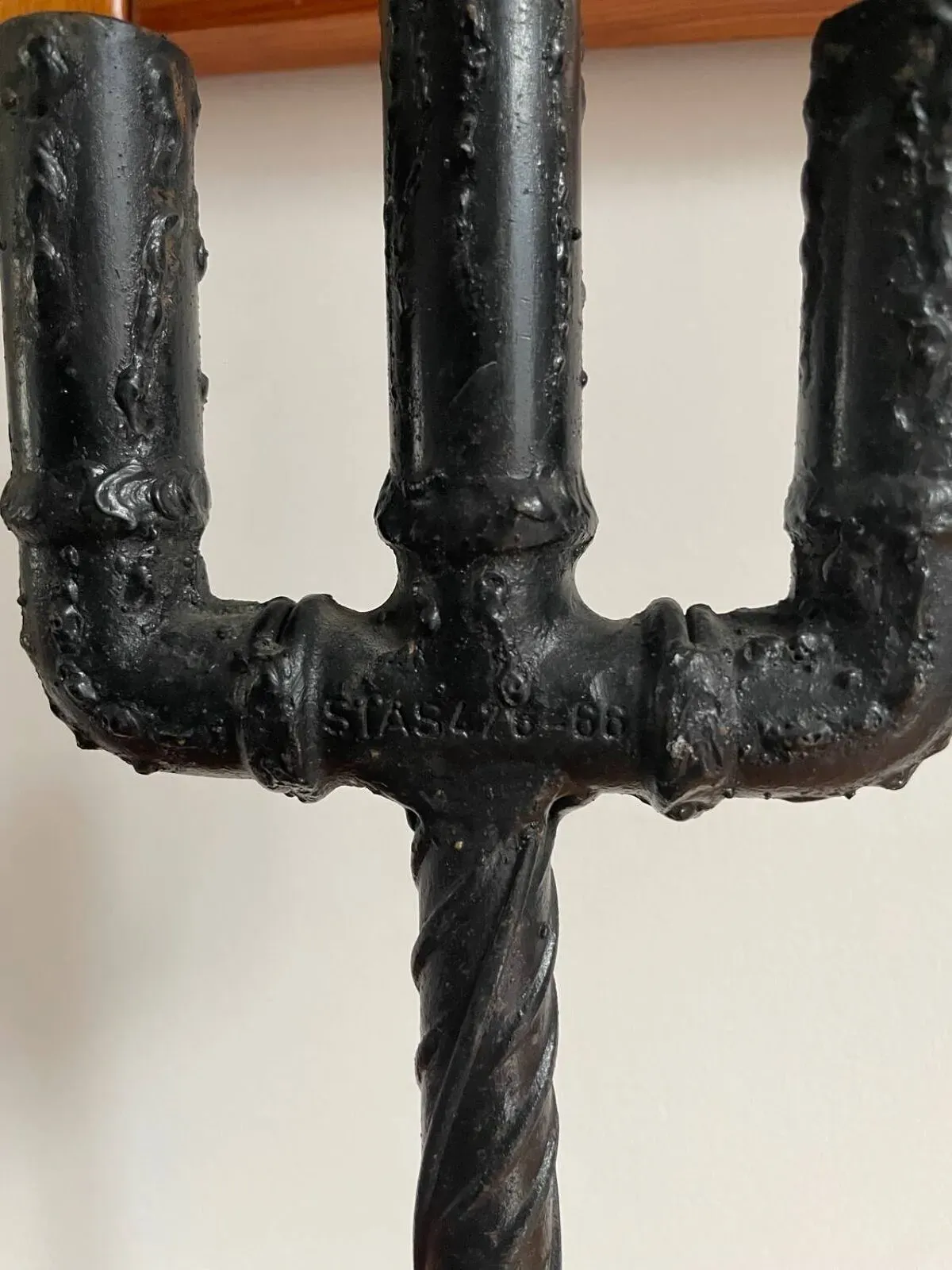 Illustration numéro 2 du produit Bougeoir industriel/brutaliste