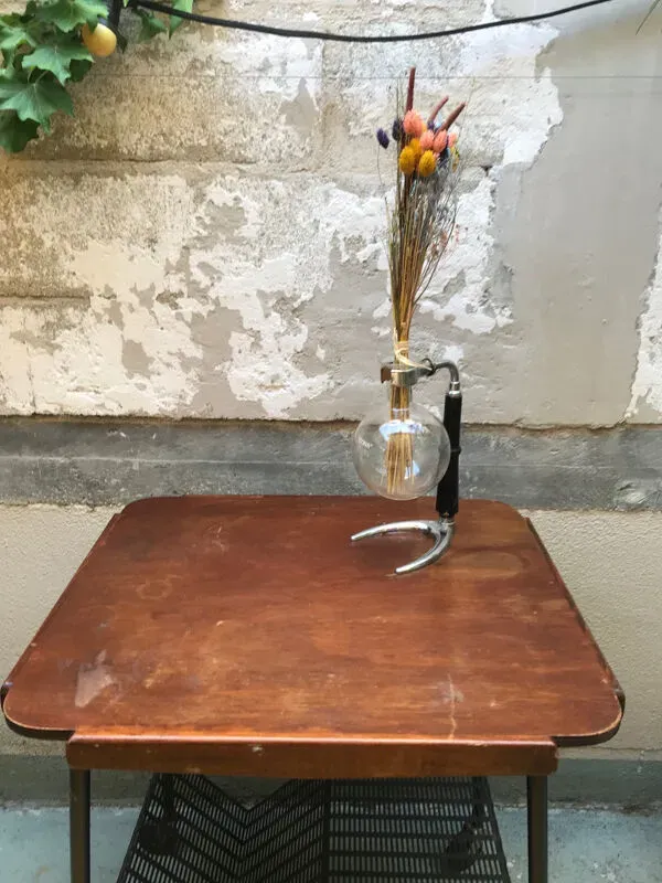 Illustration numéro 2 du produit Table d’appoint / desserte à roulettes vintage, signé Tubauto Levalloi