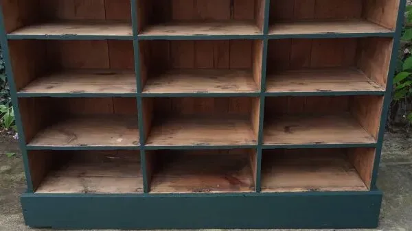 Illustration numéro 2 du produit Meuble de metier à cases