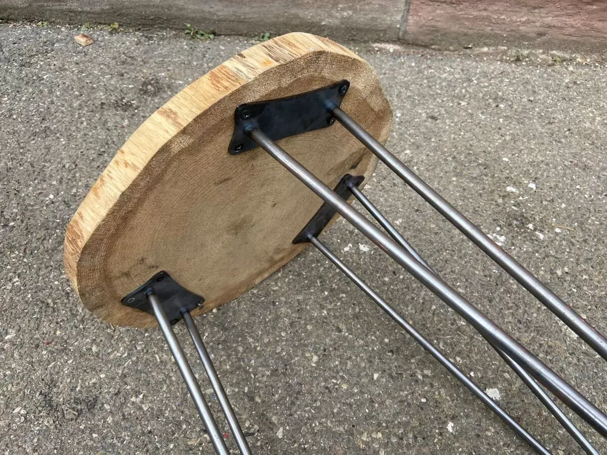 Illustration numéro 2 du produit Tabouret haïrpin industriel tête d’épingle