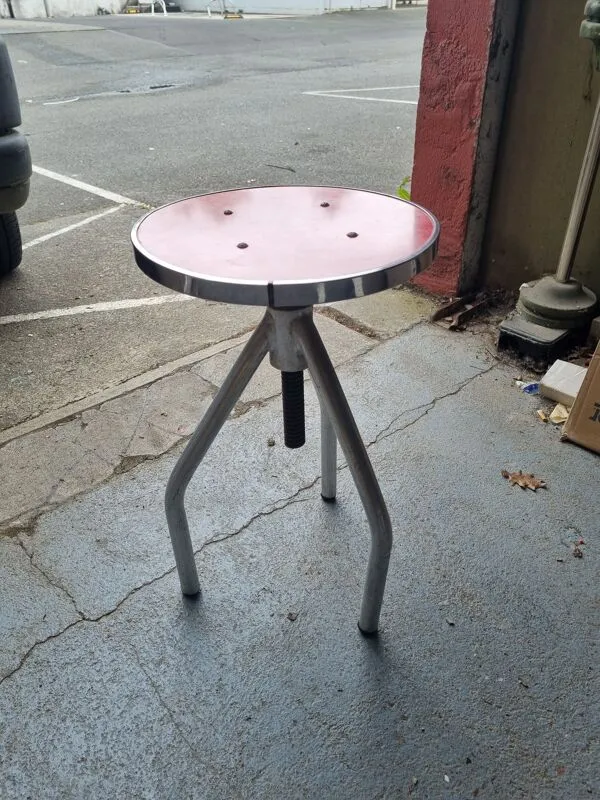 Illustration numéro 2 du produit Tabouret/chevet industriel