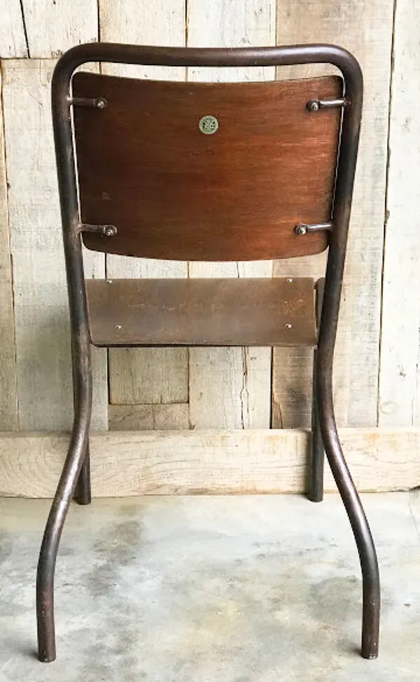 Illustration numéro 2 du produit Chaise style écolier