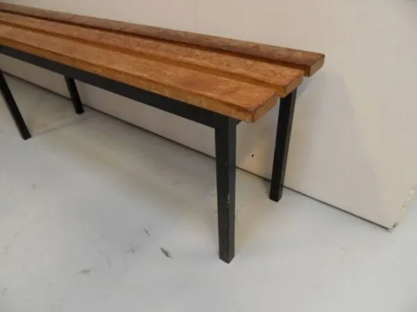 Illustration numéro 2 du produit Banc d'école vintage