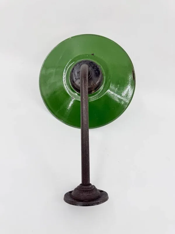 Illustration numéro 2 du produit Lampe de cour