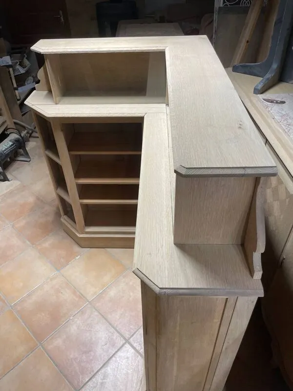 Illustration numéro 2 du produit Meuble de métier ancien d’angle en chêne – bibliothèque / meuble de ra