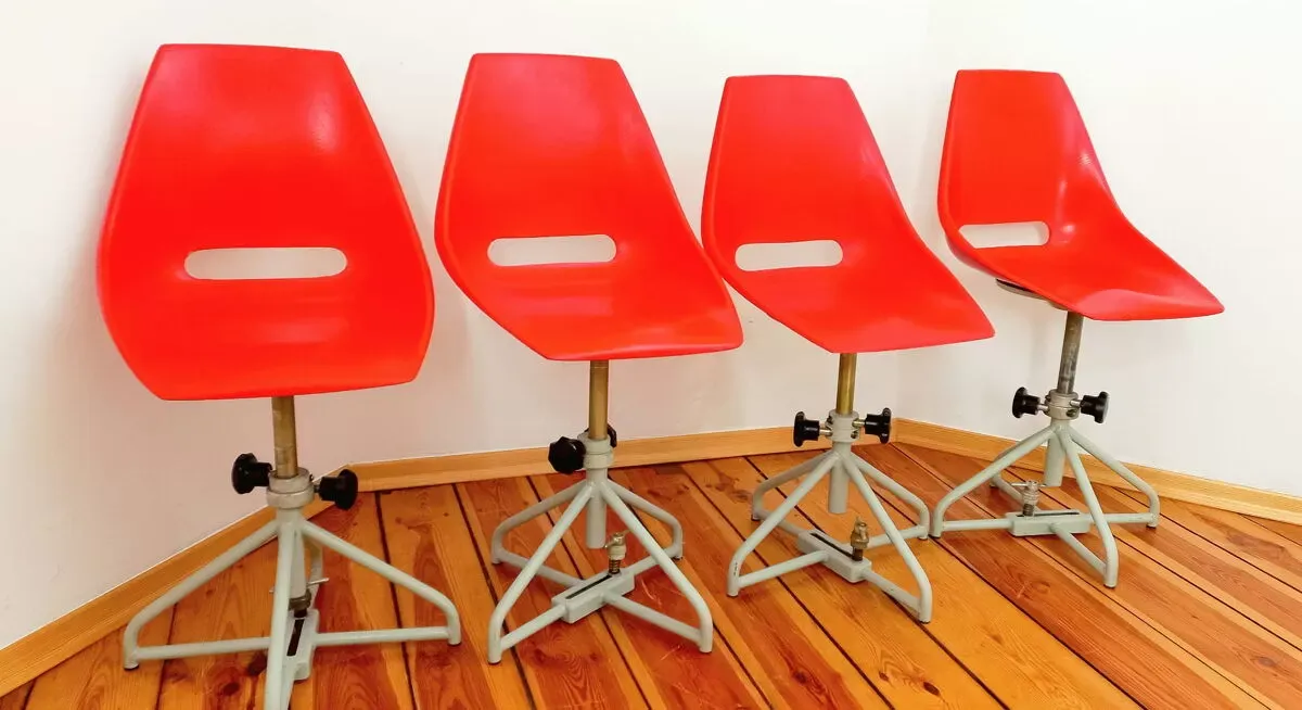 Illustration numéro 2 du produit Chaise pivotante proj. M. Navratil pour Vertex, Tchécoslovaquie 60 »