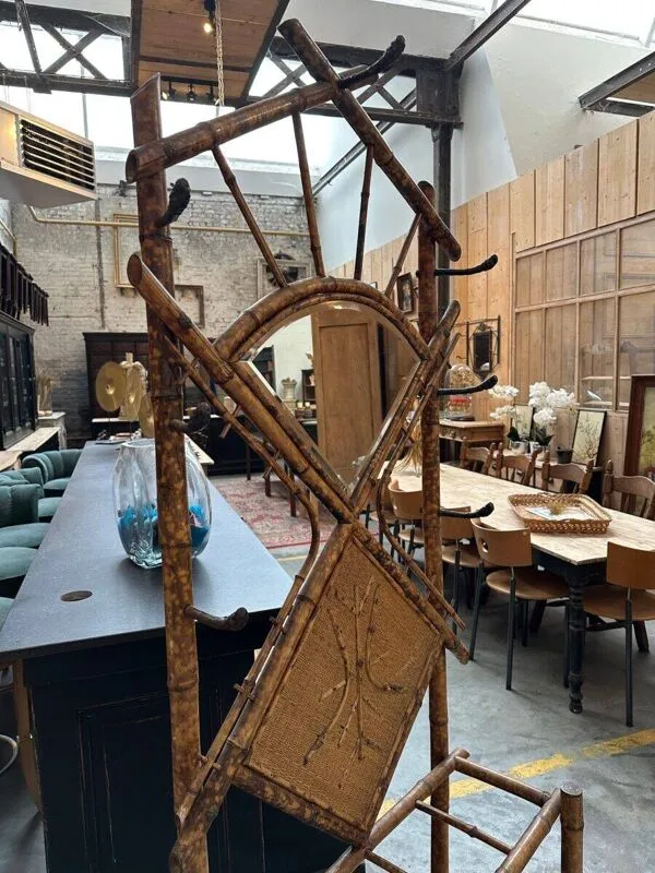 Illustration numéro 2 du produit Vestiaire d’entrée en bambou et rotin début XXème