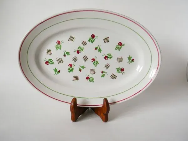 Illustration numéro 2 du produit Plat oval digoin sarreguemines rose et vert 1940