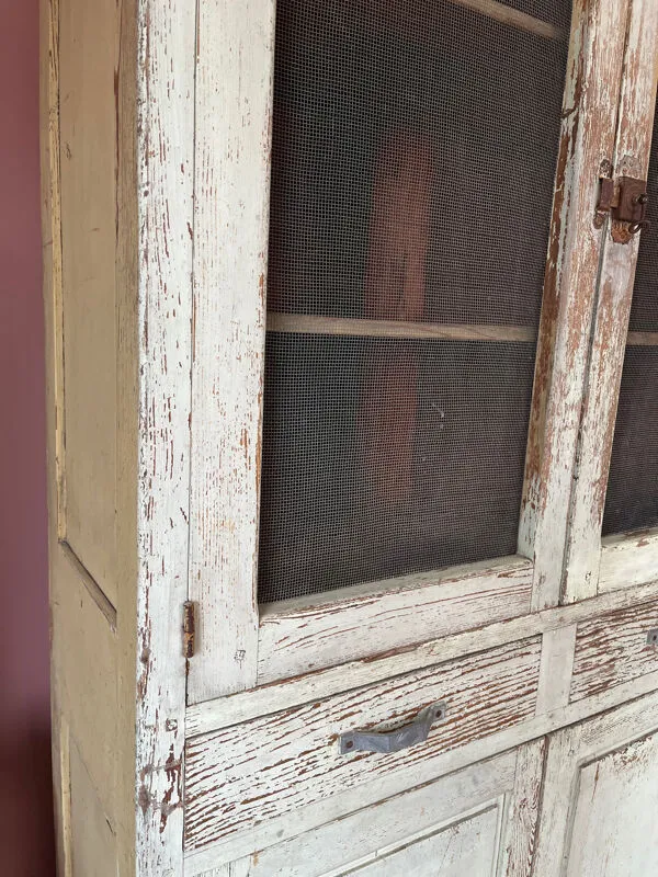 Illustration numéro 2 du produit Buffet, vaisselier, garde-manger en bois patiné