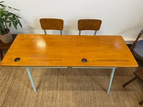 Illustration numéro 2 du produit Ancien pupitre double d’écolier –  bois et métal