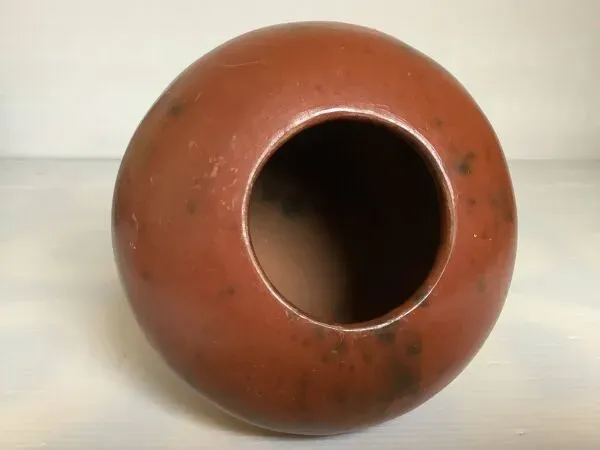 Illustration numéro 2 du produit Vase asymétrique Sasak pottery