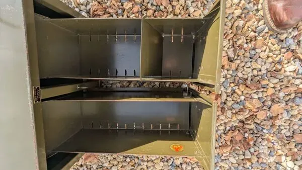 Illustration numéro 2 du produit Petit meuble de rangement industriel