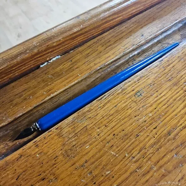 Illustration numéro 2 du produit Bureau ancien / banc d'école (1920) en fonte De Mark Breda Hollande