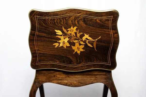 Illustration numéro 2 du produit Table travailleuse / coiffeuse style Napoléon III à marqueterie florale