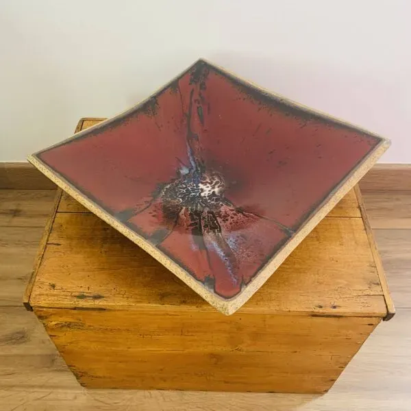 Illustration numéro 2 du produit Coupe carrée rouge matthieu lievois