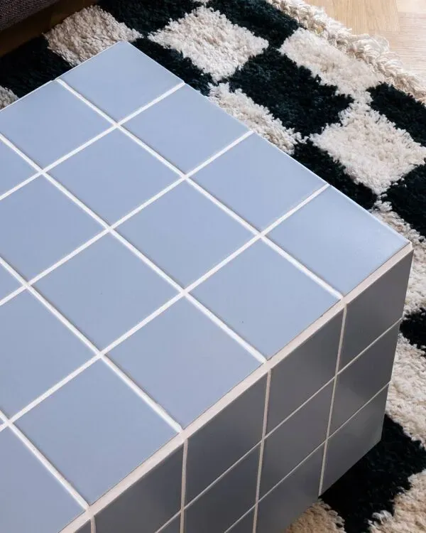 Illustration numéro 2 du produit Table basse en céramique-rectangulaire-carreaux-bleu-bleu mat--Tile table