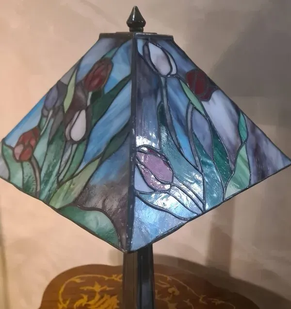 Illustration numéro 2 du produit Lampe en verre cloisonné style Tiffany, vers 1975-85