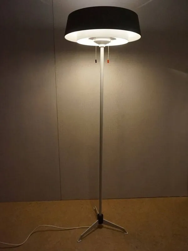 Illustration numéro 2 du produit Lampadaire ST 7128 par Niek Hiemstra pour Evolux, années 1960.