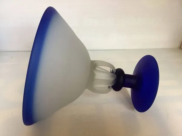 Illustration numéro 2 du produit Coupe à pied verre dépoli style Murano