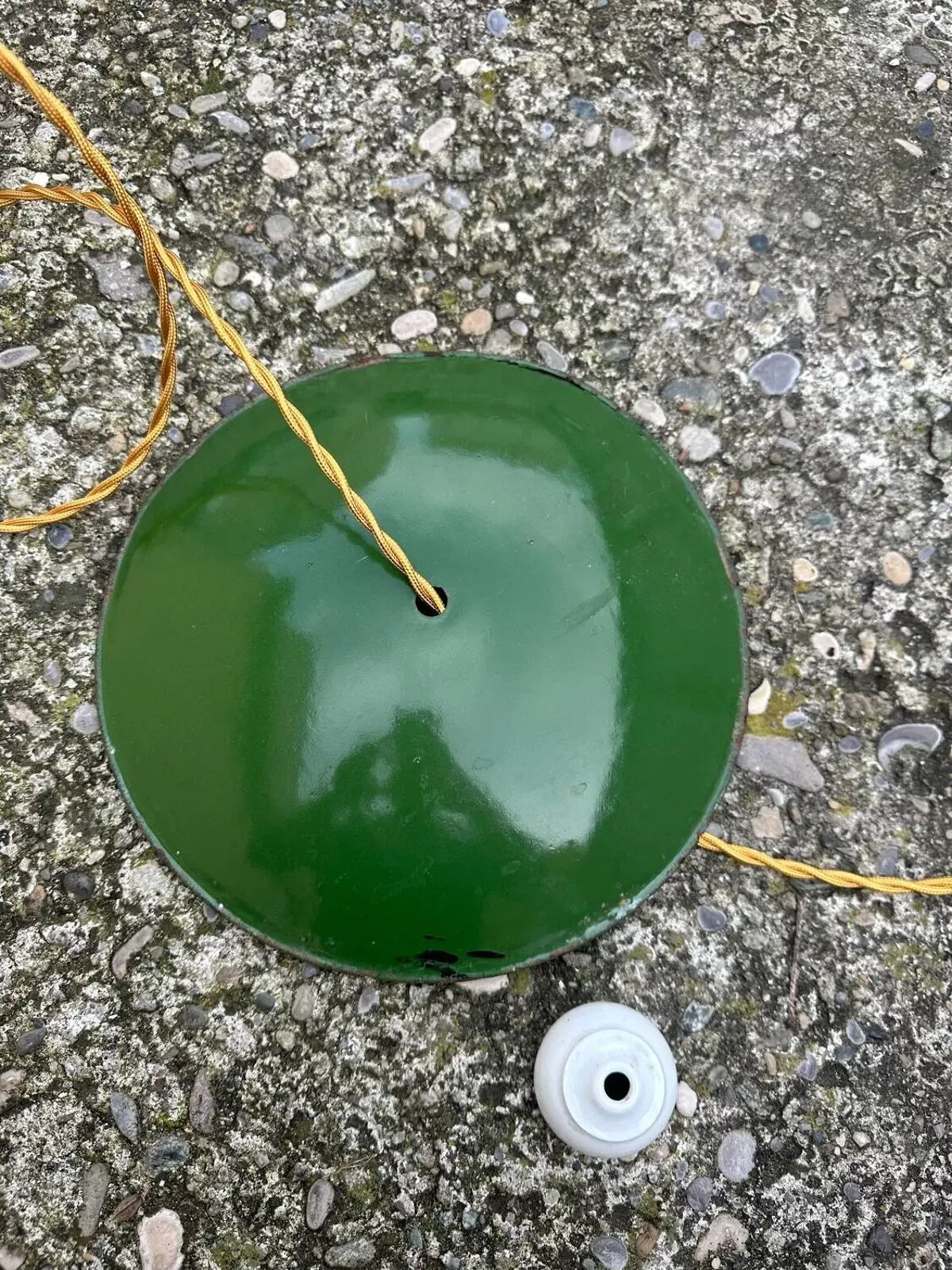 Illustration numéro 2 du produit Suspension vintage indus style ferme loft ancien abat jour vert et blanc