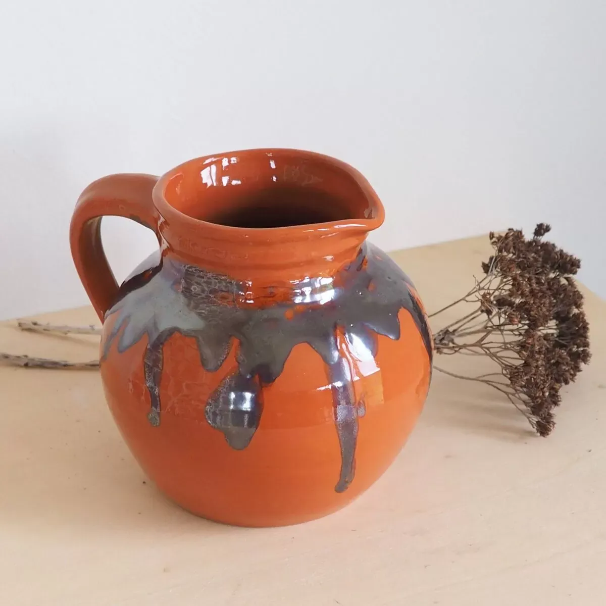 Illustration numéro 2 du produit Cruche