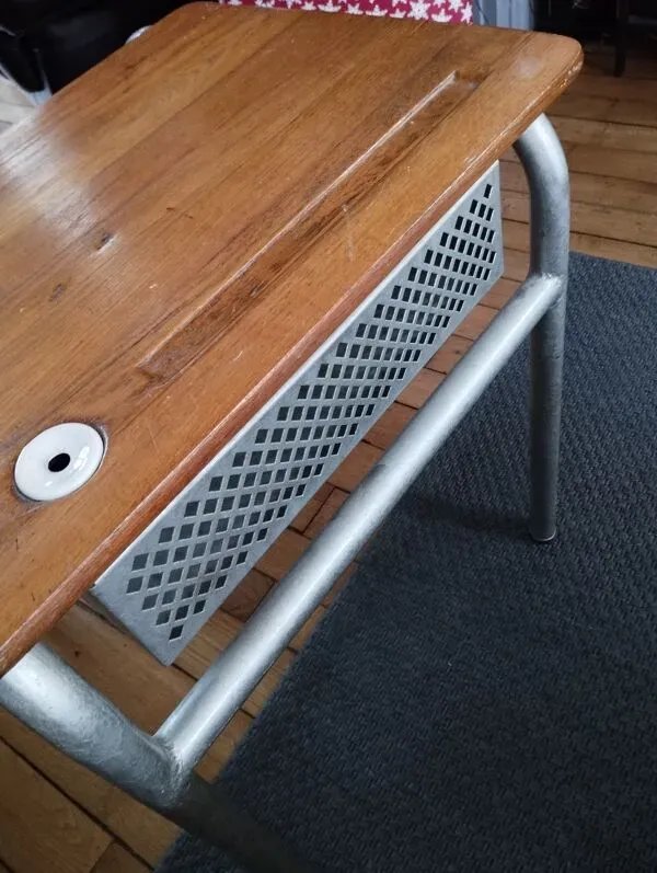 Illustration numéro 2 du produit Bureau d'écolier