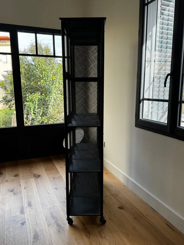 Illustration numéro 2 du produit Étagères métalliques