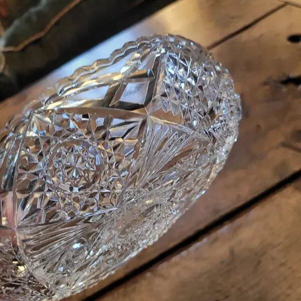 Illustration numéro 2 du produit Coupelle vide-poche vintage en verre pressé – années 1960