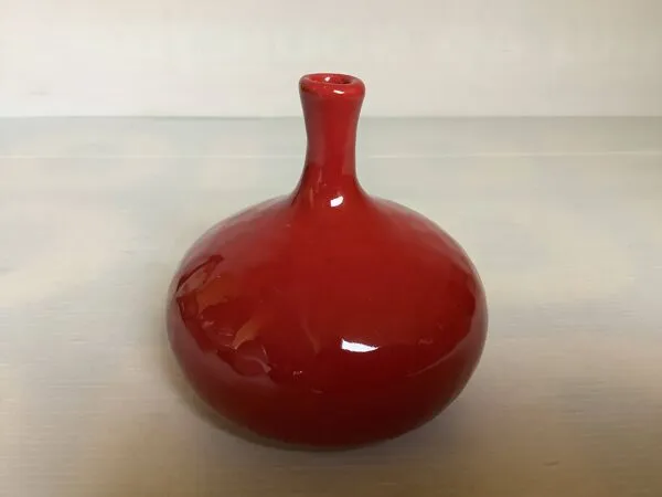 Illustration numéro 2 du produit Petit vase rouge style Ruelland
