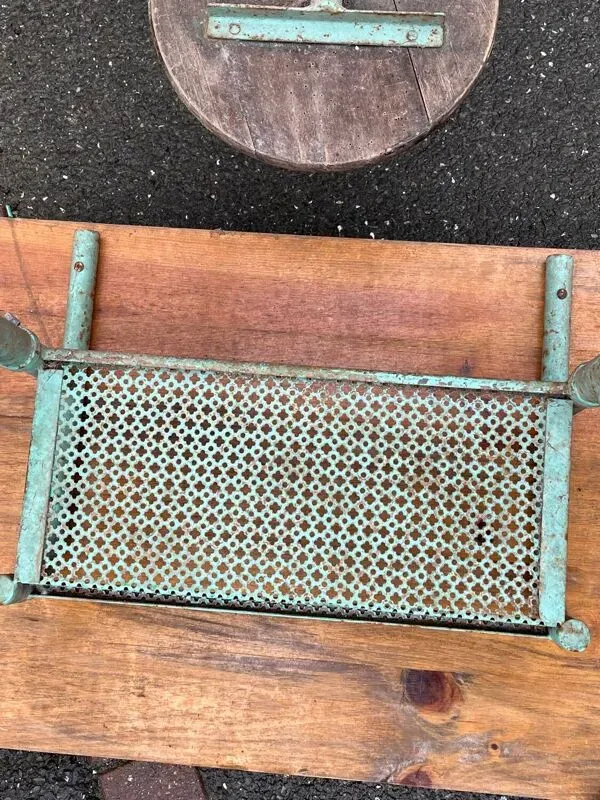 Illustration numéro 2 du produit Ancien bureau d école écolier