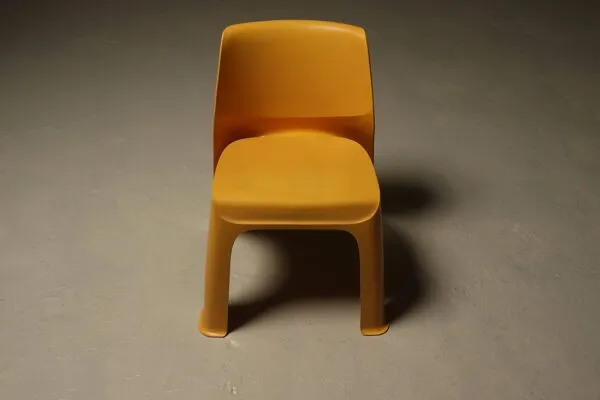 Illustration numéro 2 du produit Chaise monobloc sculpturale en plastique ABS jaune, années 1970