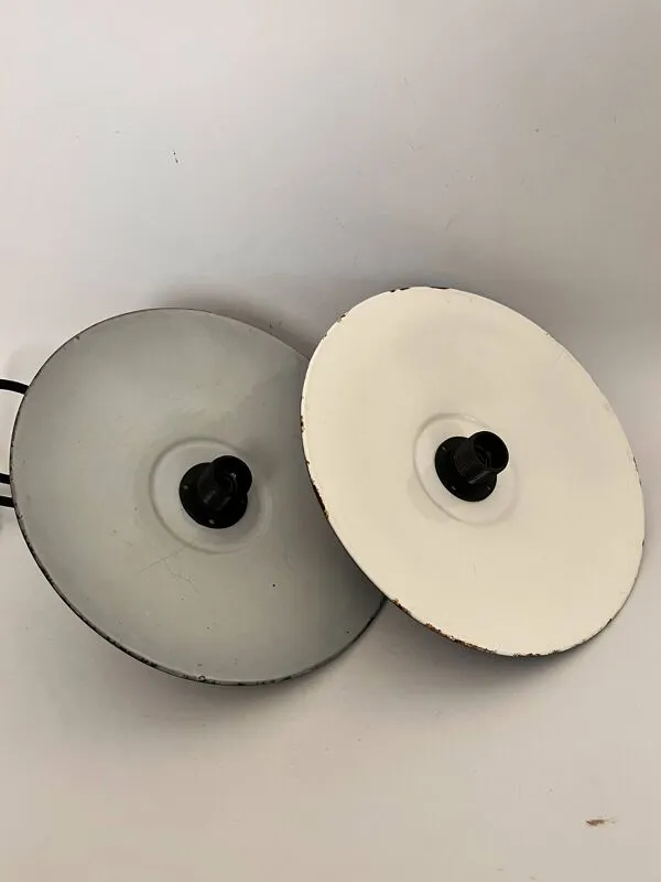 Illustration numéro 2 du produit Paire de gamelles en tôle émaillée noire