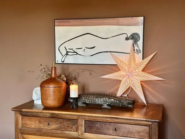 Illustration numéro 2 du produit Dame-Jeanne en cuir. Une lampe vintage unique, alliant histoire et élégance