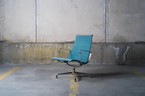 Illustration numéro 2 du produit Charles & Ray Eames - Fauteuil Vitra EA116