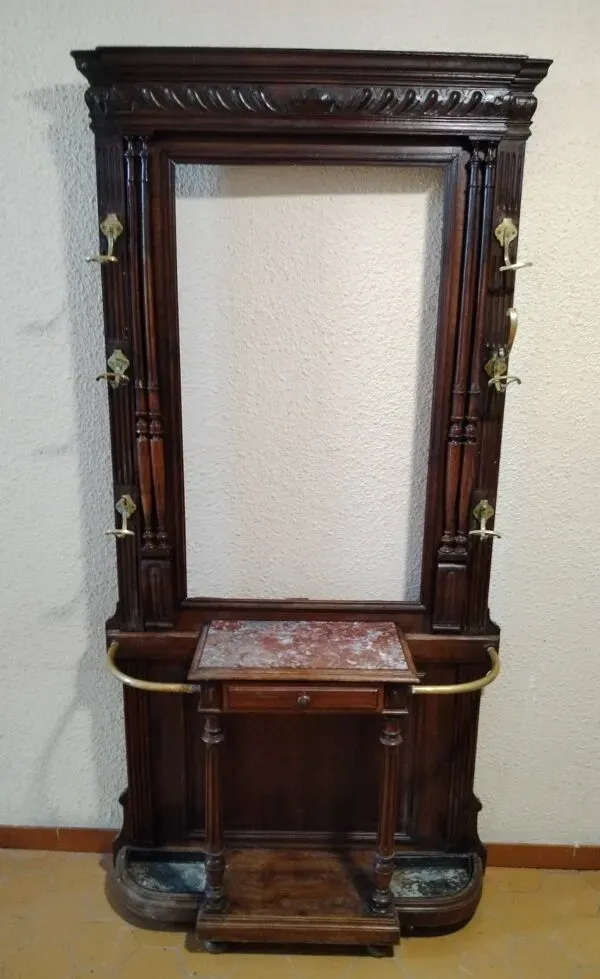 Illustration numéro 2 du produit Vestiaire porte-manteau d’époque Napoléon III en noyer et patères en laiton