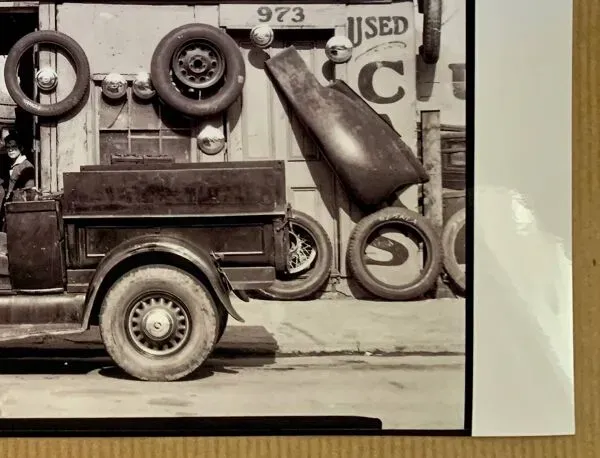 Illustration numéro 2 du produit Photographie d’art Walker Evans – ''Garage in Southern City Outskirts'', 1936