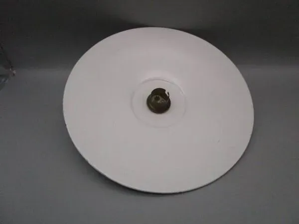 Illustration numéro 2 du produit Suspension ancienne en tole émaillée