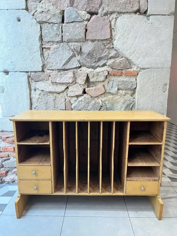 Illustration numéro 2 du produit Meuble de métier à casier de tri et tiroirs