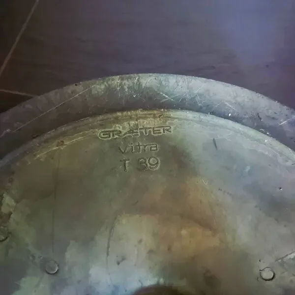 Illustration numéro 2 du produit Ensemble vintage vitra par graeter ag (bâle) – tables et tabourets - modèle