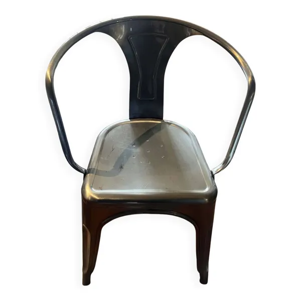 Illustration numéro 2 du produit 4 chaises en métal de style industriel