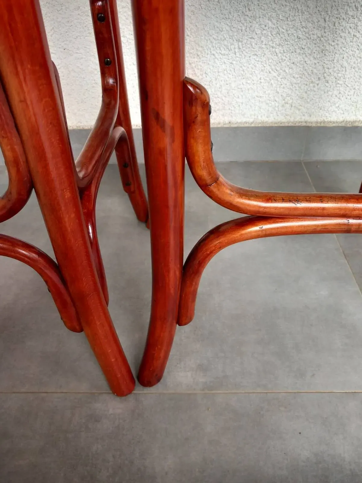 Illustration numéro 2 du produit Ensemble de trois tables Pologne Cracovie années 1930