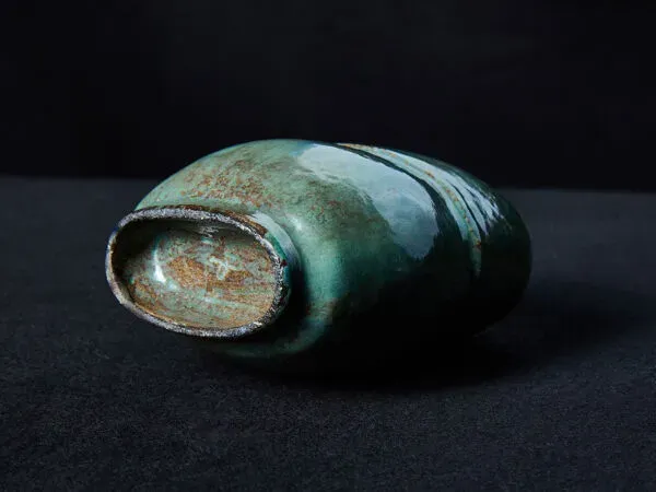 Illustration numéro 2 du produit Vase en céramique artisanale bleu-vert – pièce unique