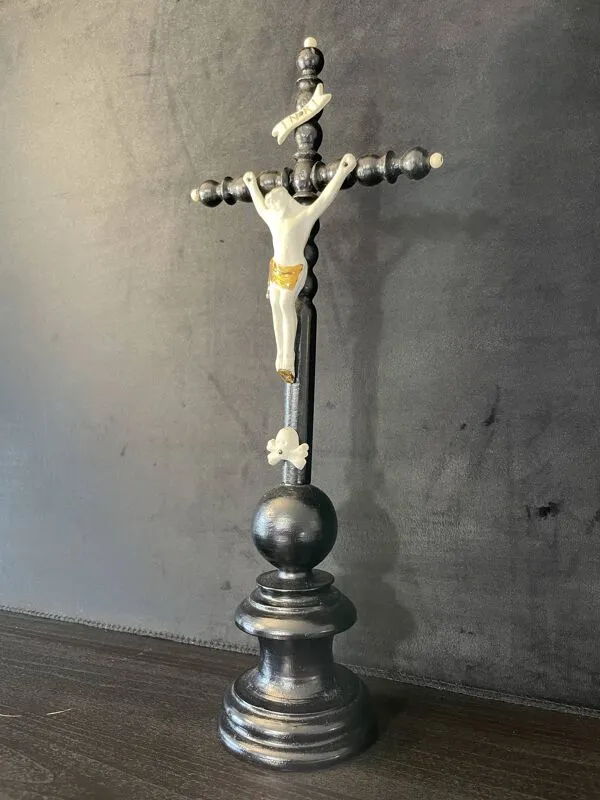 Illustration numéro 2 du produit Crucifix Napoléon III « Noir et Or », 19ème siècle (1850, France)