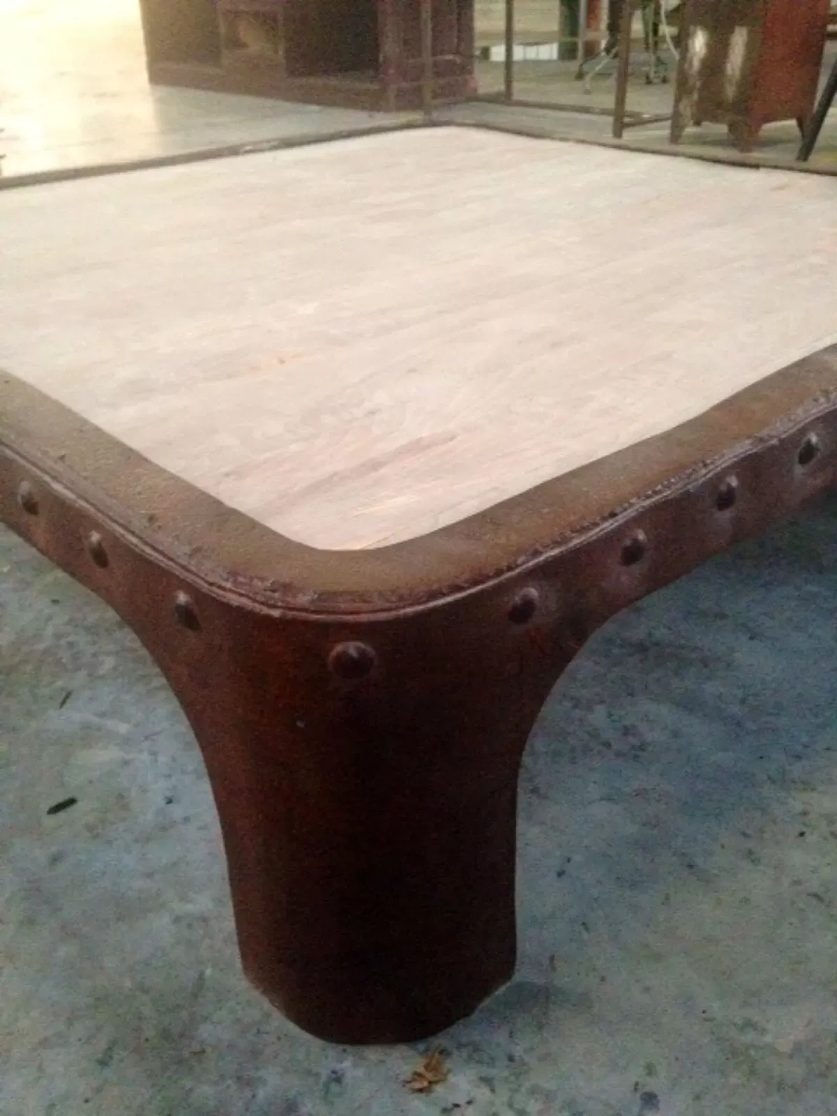 Illustration numéro 2 du produit Table basse industrielle métal & bois