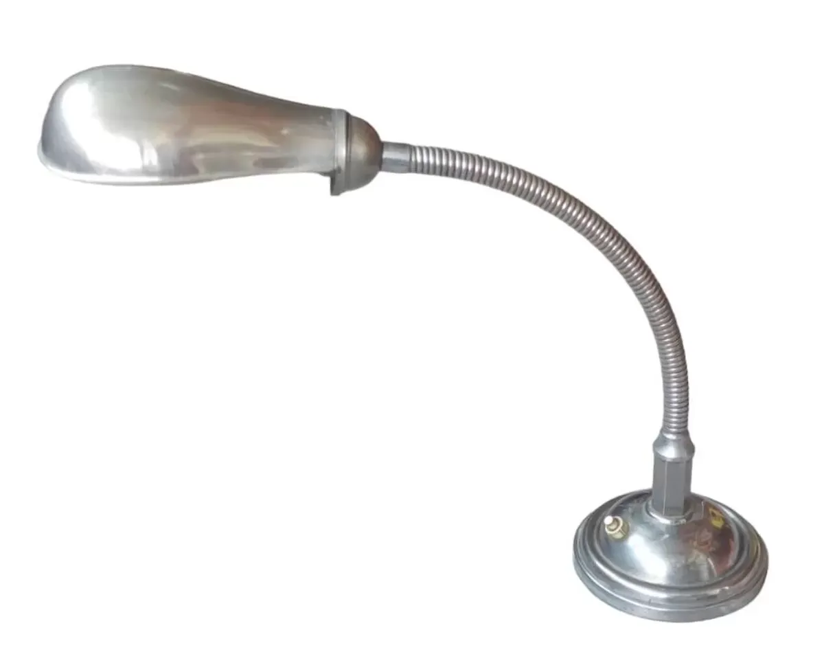 Illustration numéro 2 du produit Ancienne lampe orientable industrielle