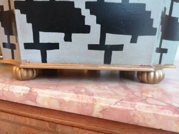 Illustration numéro 2 du produit Jardinière d'intérieur en tôle peinte