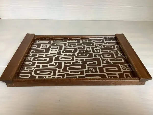 Illustration numéro 2 du produit Ancien plateau bois aux motifs psychédéliques art déco